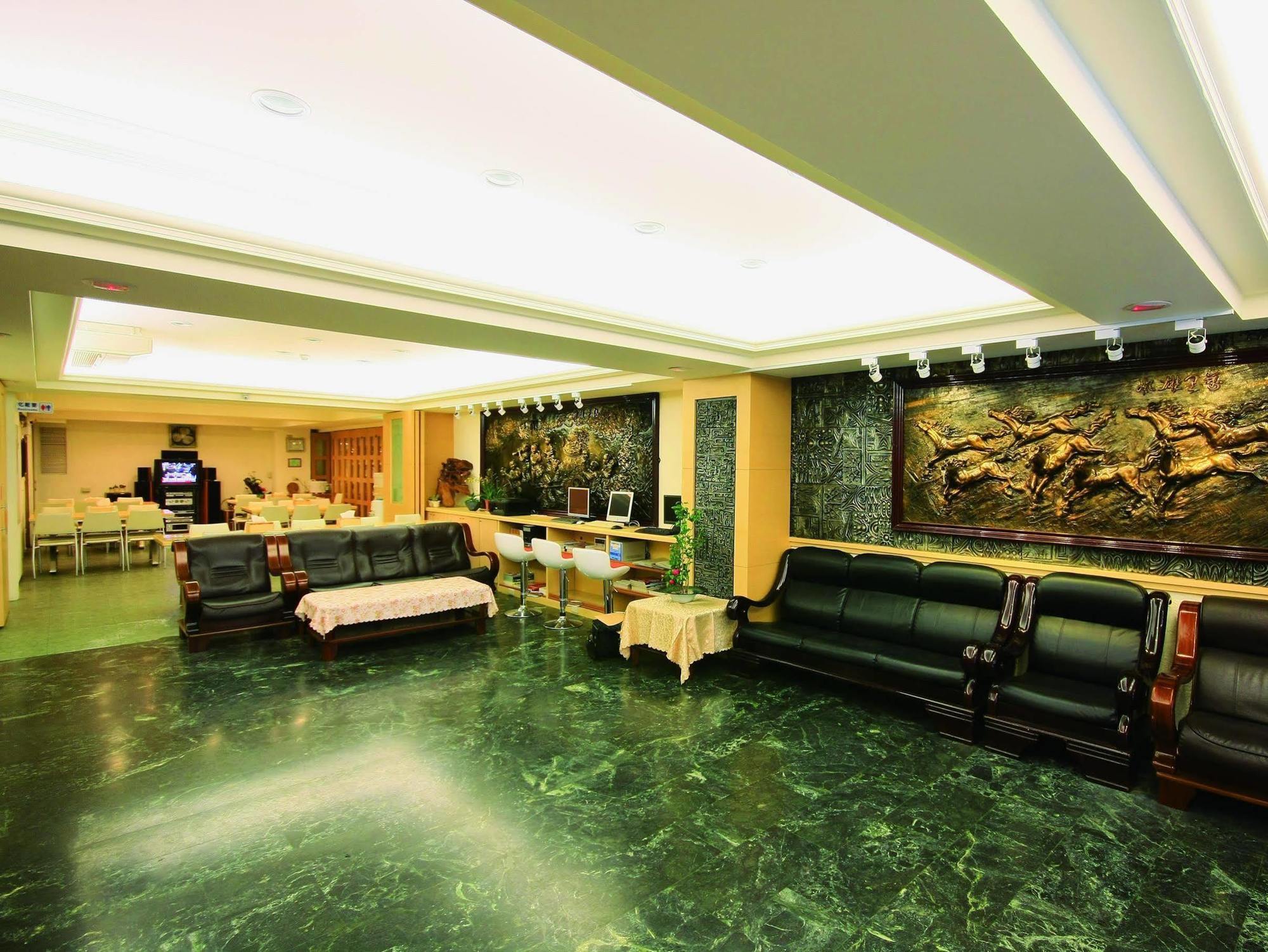 Lion Hotel Luodong Esterno foto